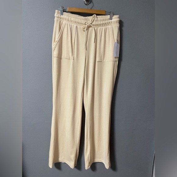 NWT Better Together Velour Loungewear Set in Butter Yellow. Size Large - Picture 6 of 11